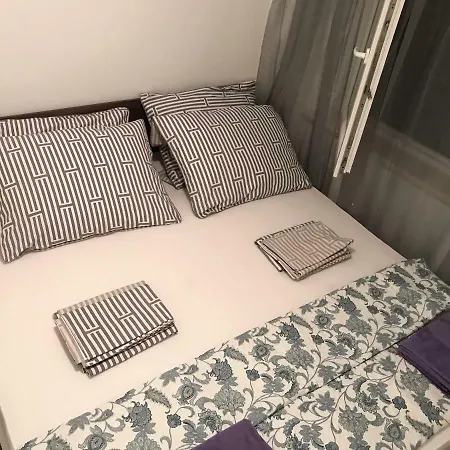 Chloe Apartment *